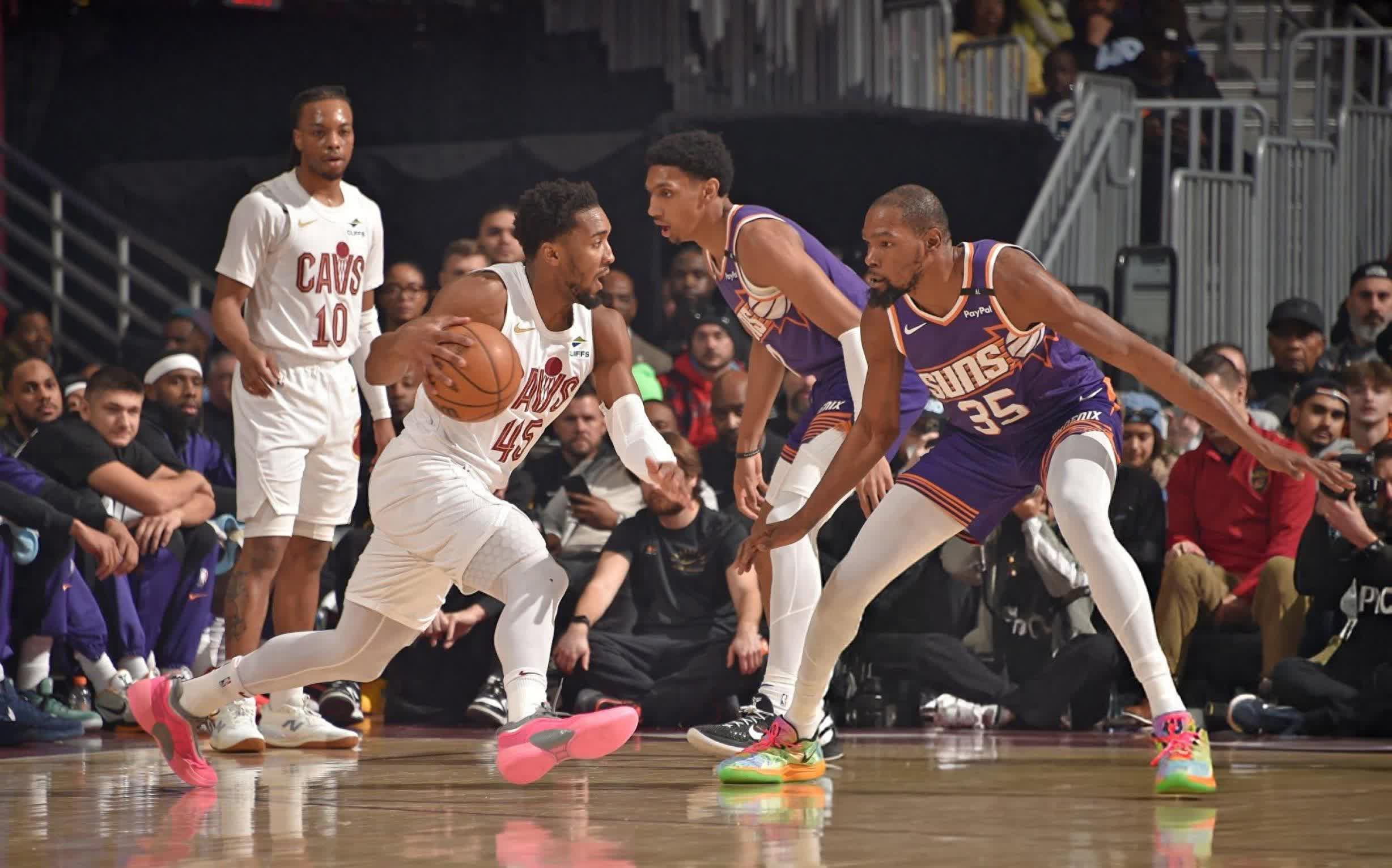 包含NBA球队将前往欧洲进行季前冲刺的词条