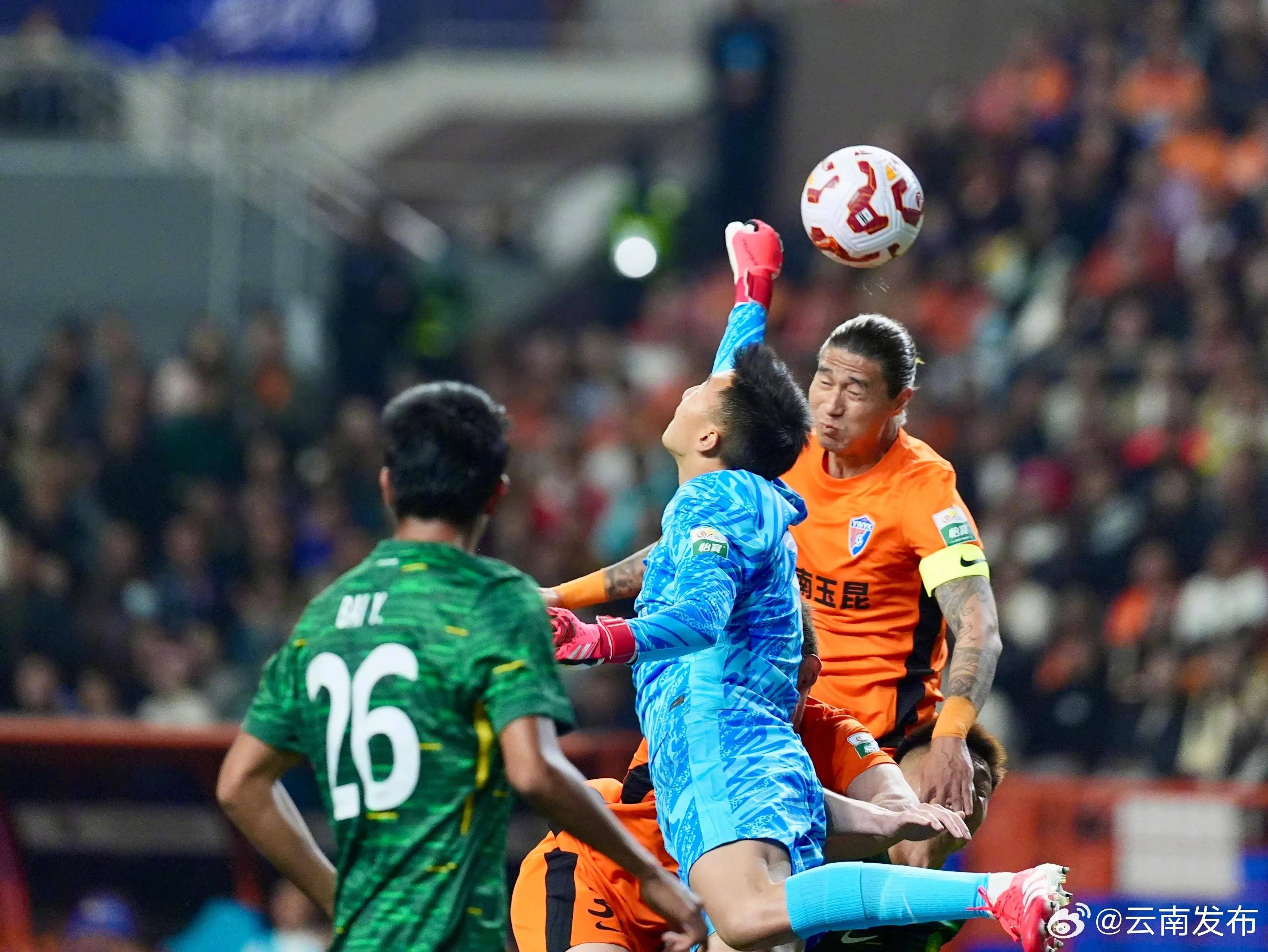 中超球员技艺高超,球迷沉浸在精彩表演中的简单介绍 中超球员技艺高超,球迷沉浸在精彩表演中的简单介绍