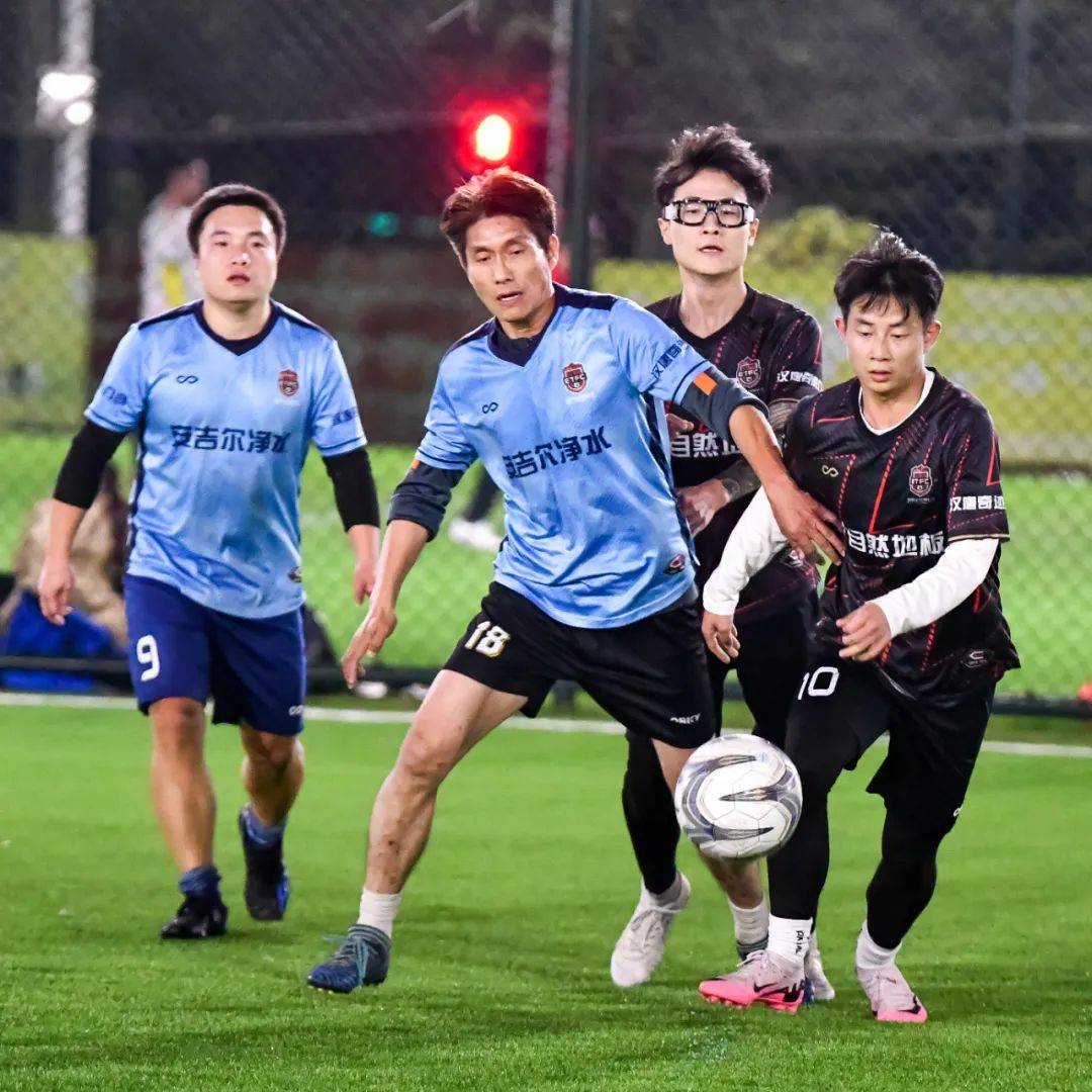 大连一方与对手角逐白热化,现场气氛激烈的简单介绍 大连一方与对手角逐白热化,现场气氛激烈的简单介绍