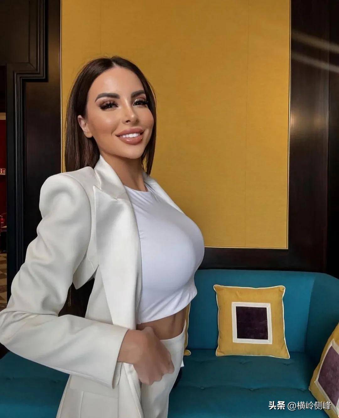 关于体育界女子足球赛事掀起轰动的信息