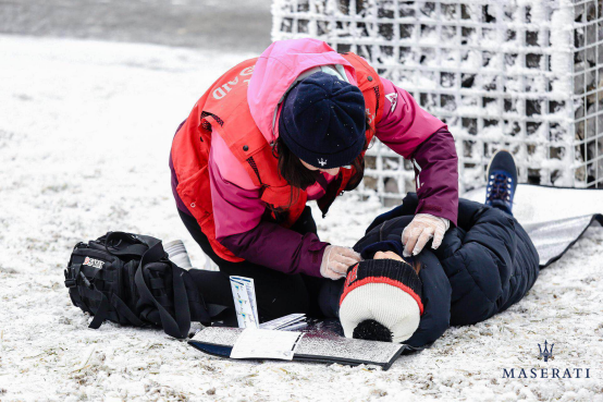 包含瑞士选手奉献精彩表演，圆满收官的词条