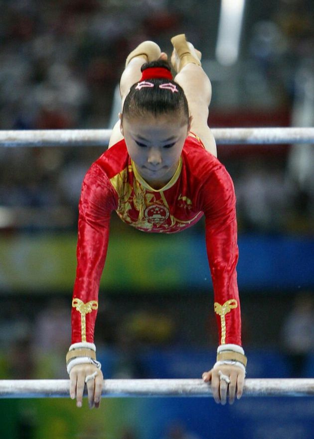 九游体育官方登录入口-体操高低杠女子单项赛场激烈角逐