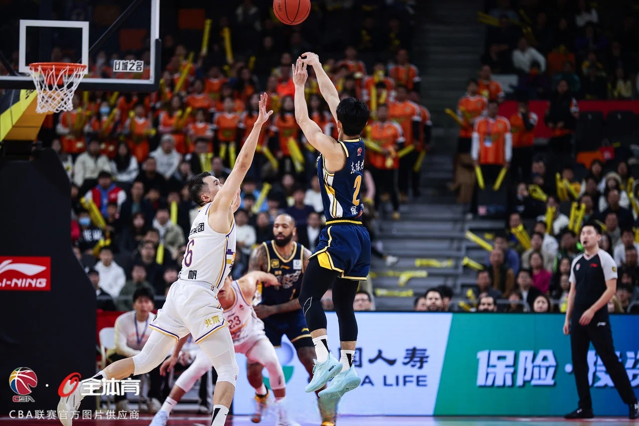 北京北控队员表现出色，全力冲刺