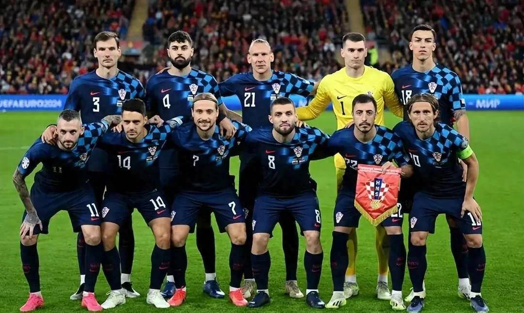 关于土耳其击败挪威，小组晋级希望再起的信息