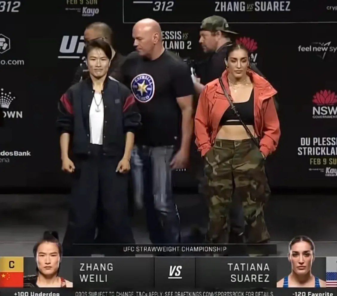 阿联酋拳击选手展现强大力量获胜