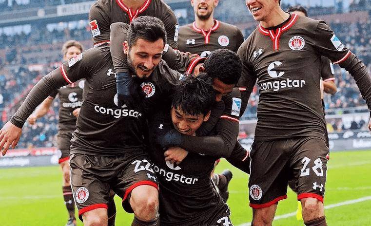 沙尔克客场不敌弗赖堡，遭遇连败