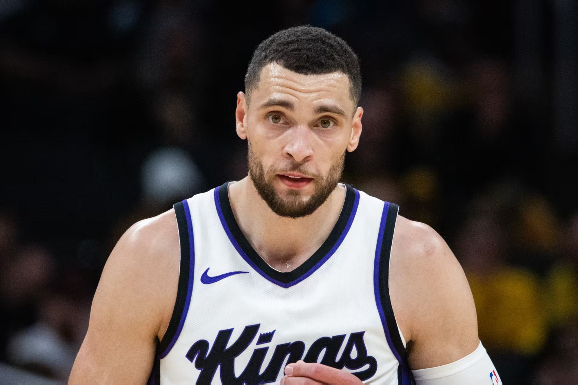 包含快船主场险胜国王,保持不败势头的词条 包含快船主场险胜国王,保持不败势头的词条