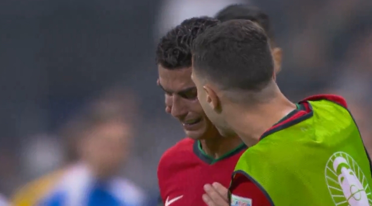 包含欧洲杯预选赛充满激烈对抗，胜负难分的词条