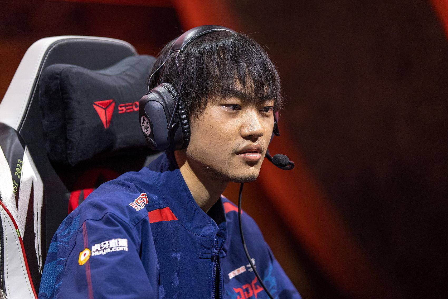 包含这场英雄联盟比赛中，梦魇之翼与星辰联盟打出神仙对决，稳扎稳打拿下比赛，全场高潮不断的词条