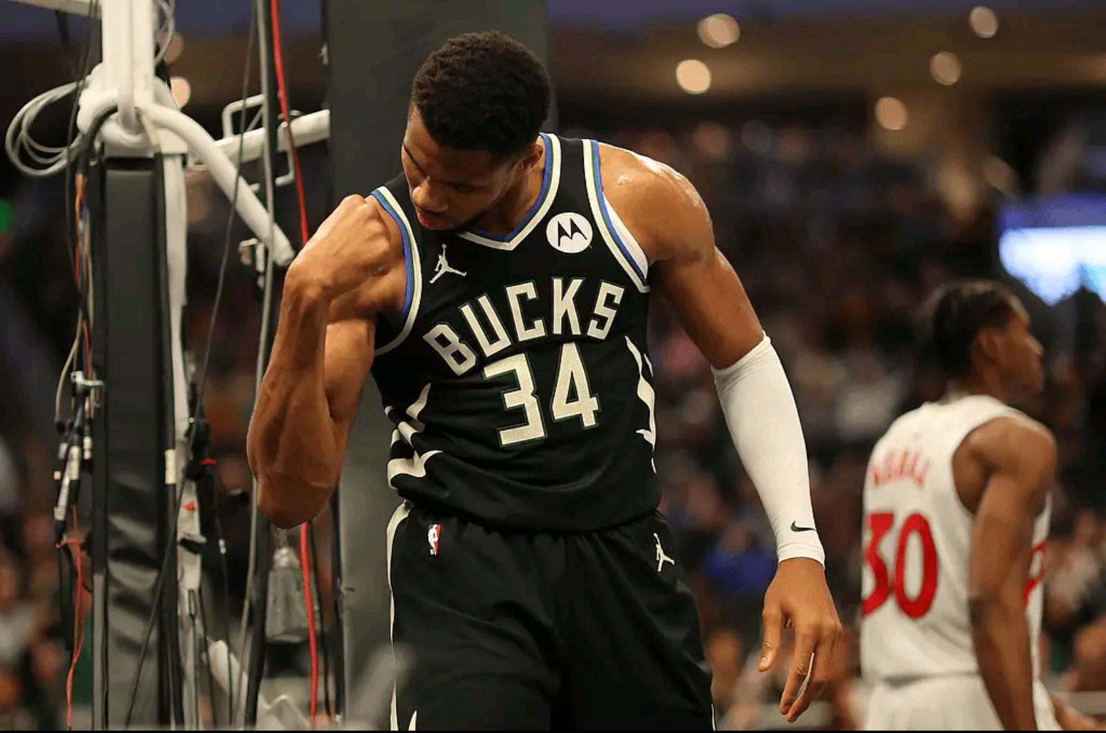 九游体育官方登录入口-雄鹿击败篮网，字母哥助球队保持不败战绩的简单介绍