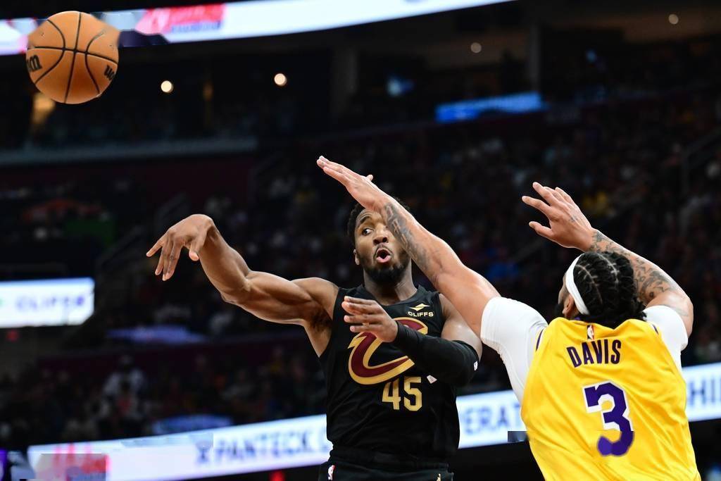 火箭客场惨败湖人，遭遇两连败