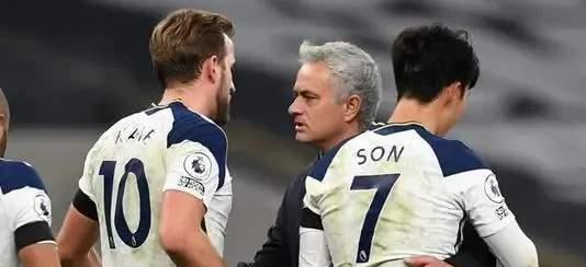 九游体育app-包含里昂客场战胜对手，欧冠前景一片光明的词条