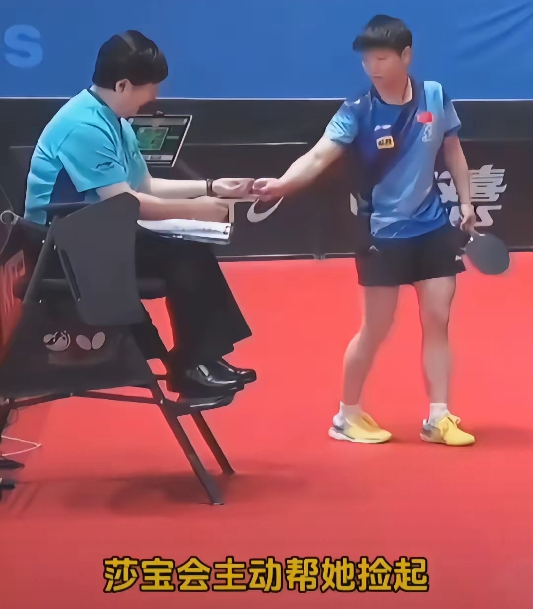 精湛的球技展现出神勇,令人赞叹 精湛的球技展现出神勇,令人赞叹