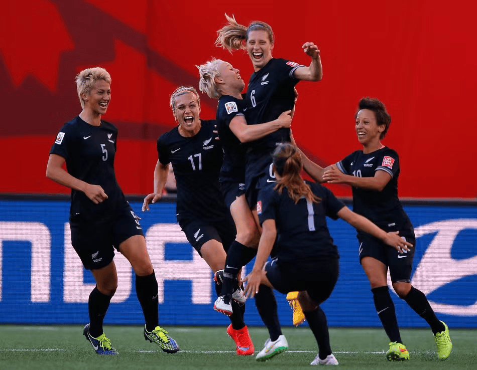 九游体育app-包含加拿大女足球员训练中状态出色，备战下一场比赛的词条