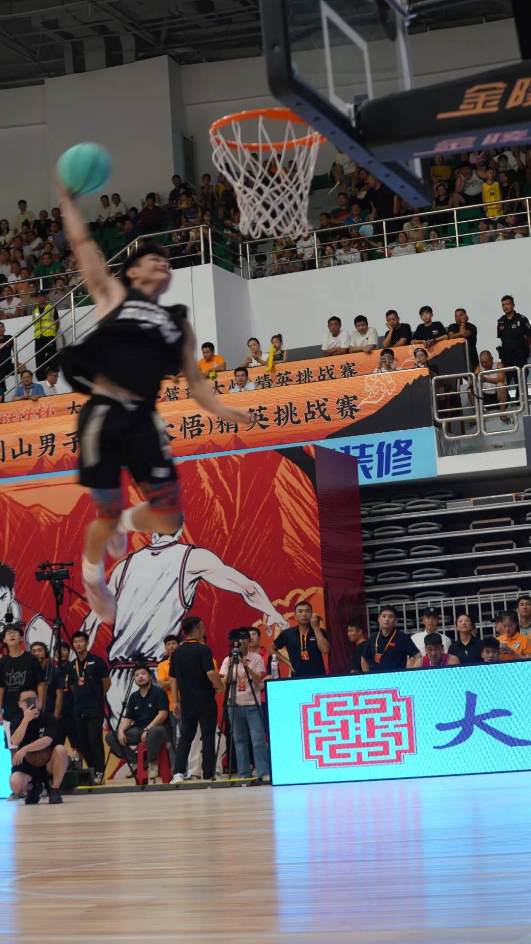 九游体育官方登录入口-精彩篮球赛事引爆热潮，球员拼搏奋斗不止！的简单介绍