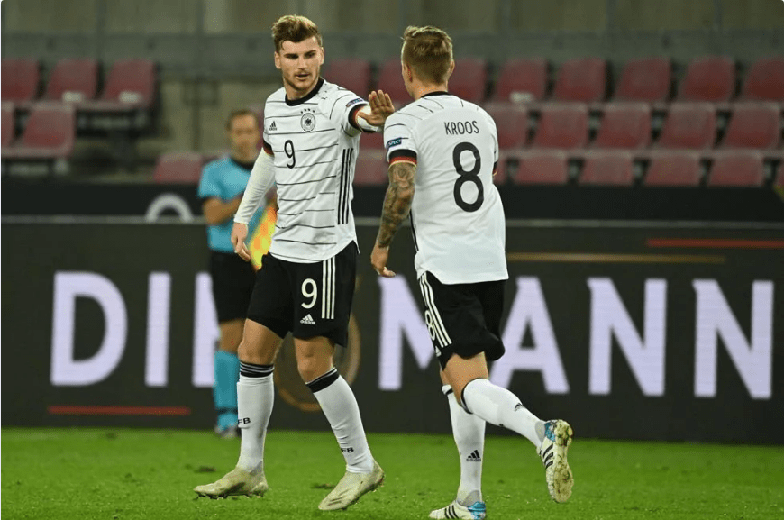 瑞士连胜两轮，实力强劲领跑积分榜