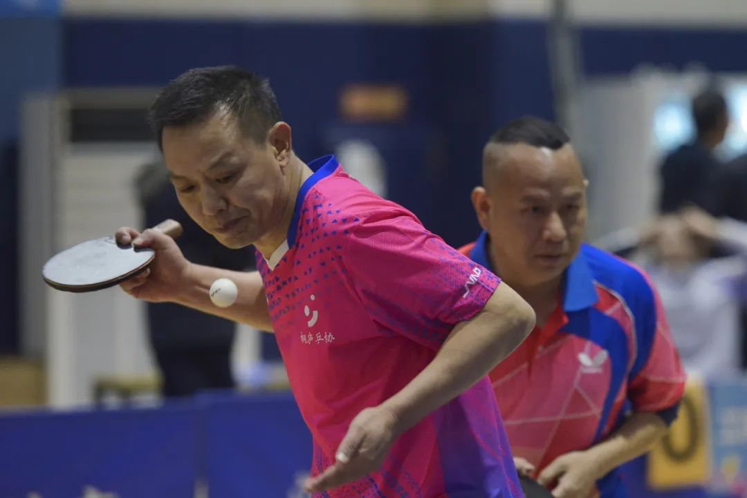 双方实力拉锯战，比赛进程扣人心弦的简单介绍