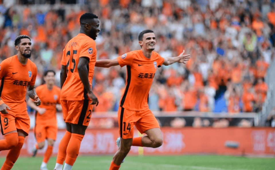 鲁能主场大败申花，遭遇重创