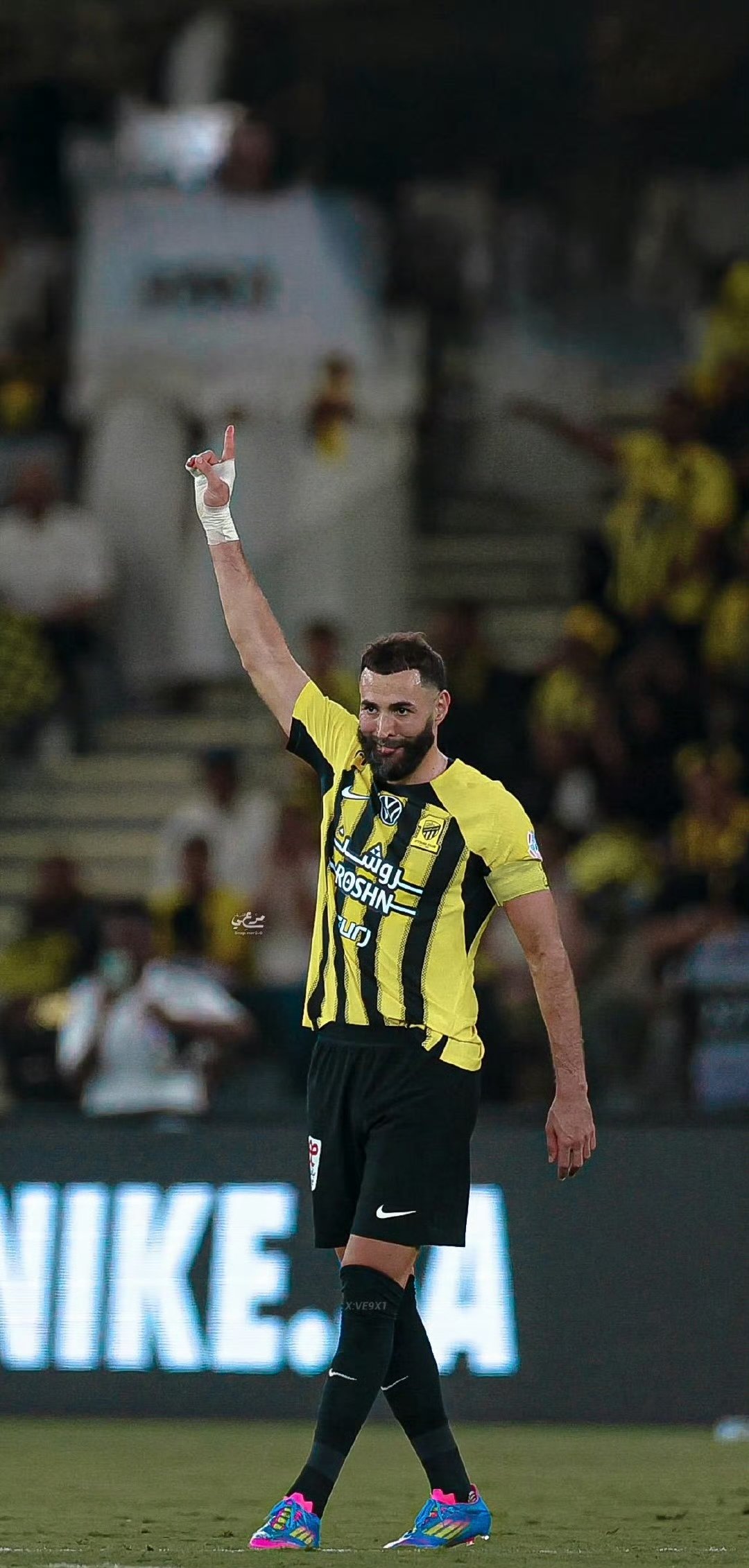 关于曼联-惨败皇马,梅开二度的本泽马表现抢眼的信息 关于曼联-惨败皇马,梅开二度的本泽马表现抢眼的信息