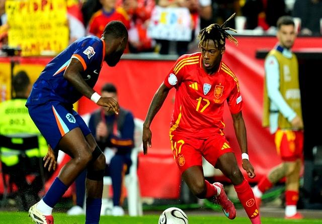 荷兰队惊险胜利,击败对手晋级 荷兰队惊险胜利,击败对手晋级