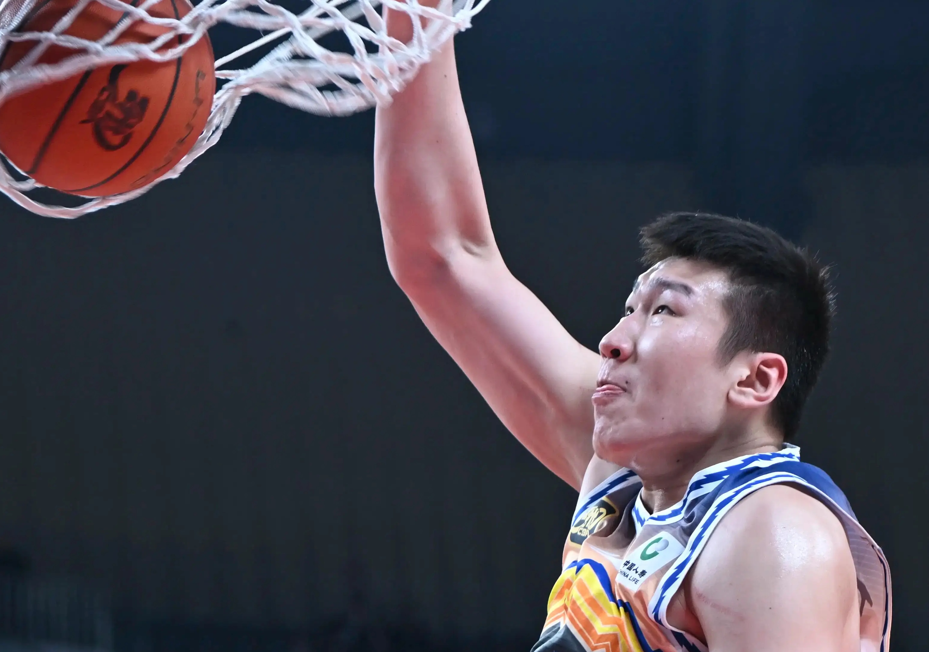 山西男篮遭遇困境，客场失利惨淡收场