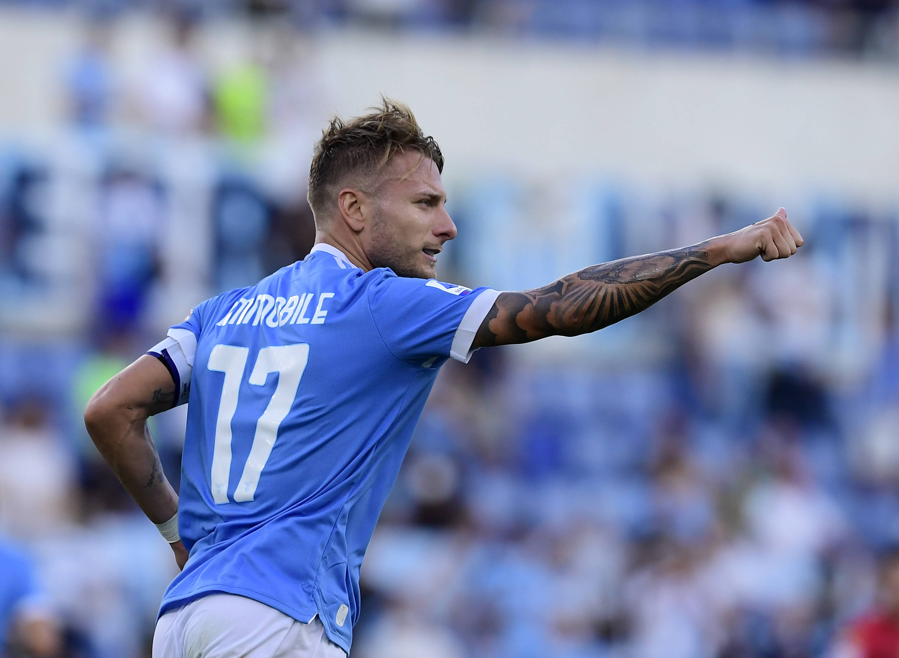 九游体育网页版-拉齐奥主场气氛热烈，球迷为球队助威的简单介绍