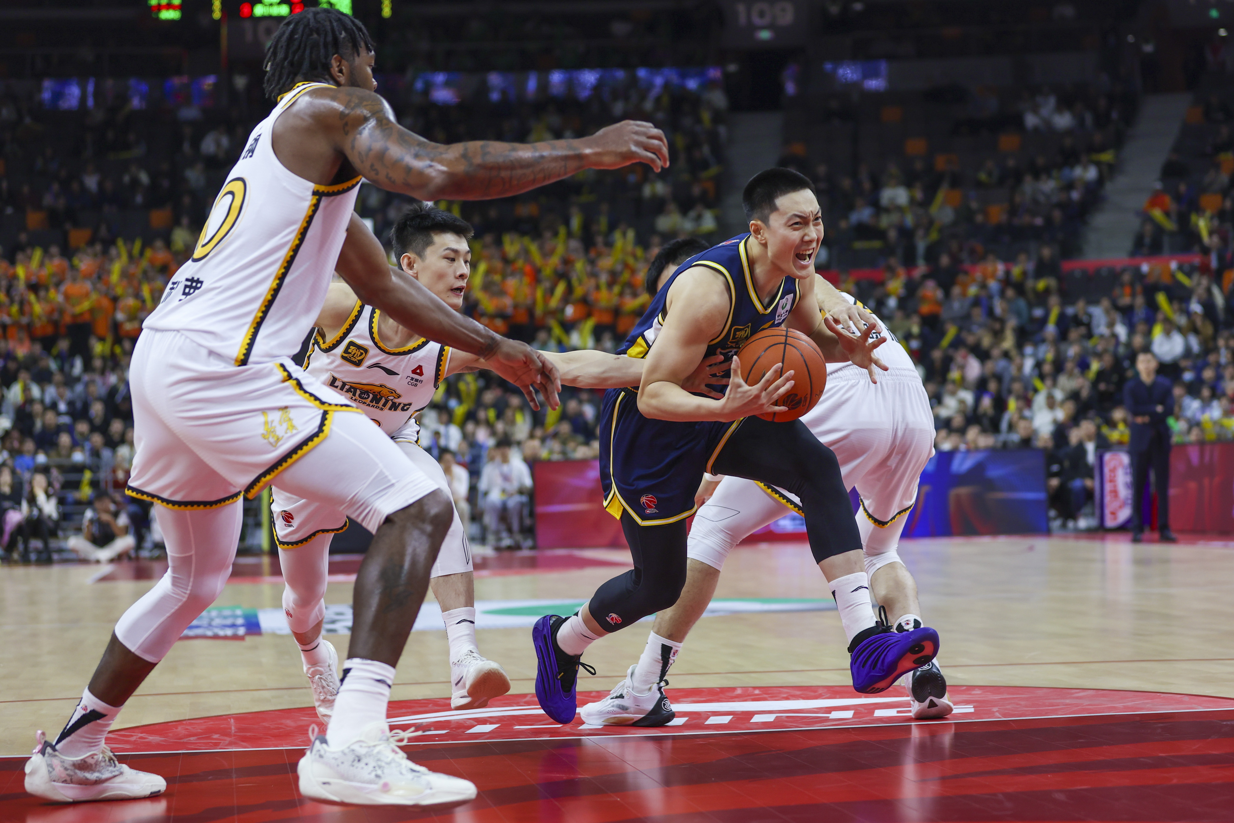 九游体育在线-关于辽宁队攻防两端火力全开，赢得胜利保持不败的信息